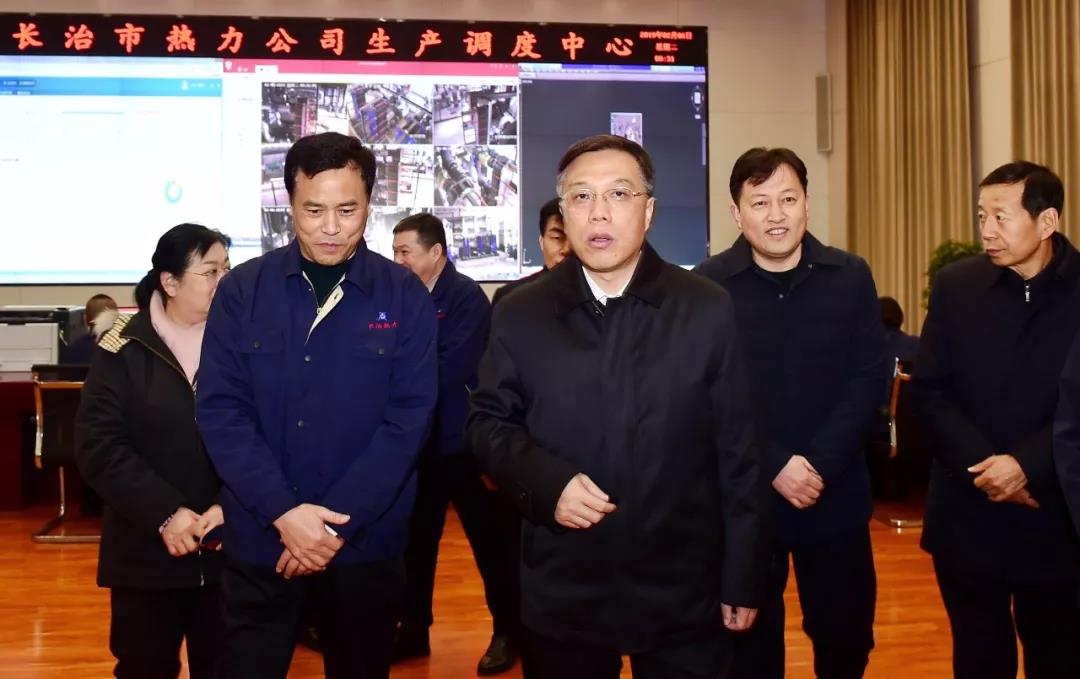 市委副書(shū)記、市長(zhǎng)楊勤榮一行走進(jìn)供熱公司，親切看望春節(jié)期間堅(jiān)守崗位的供熱職工，向他們致以新春的祝福和誠(chéng)摯謝意。